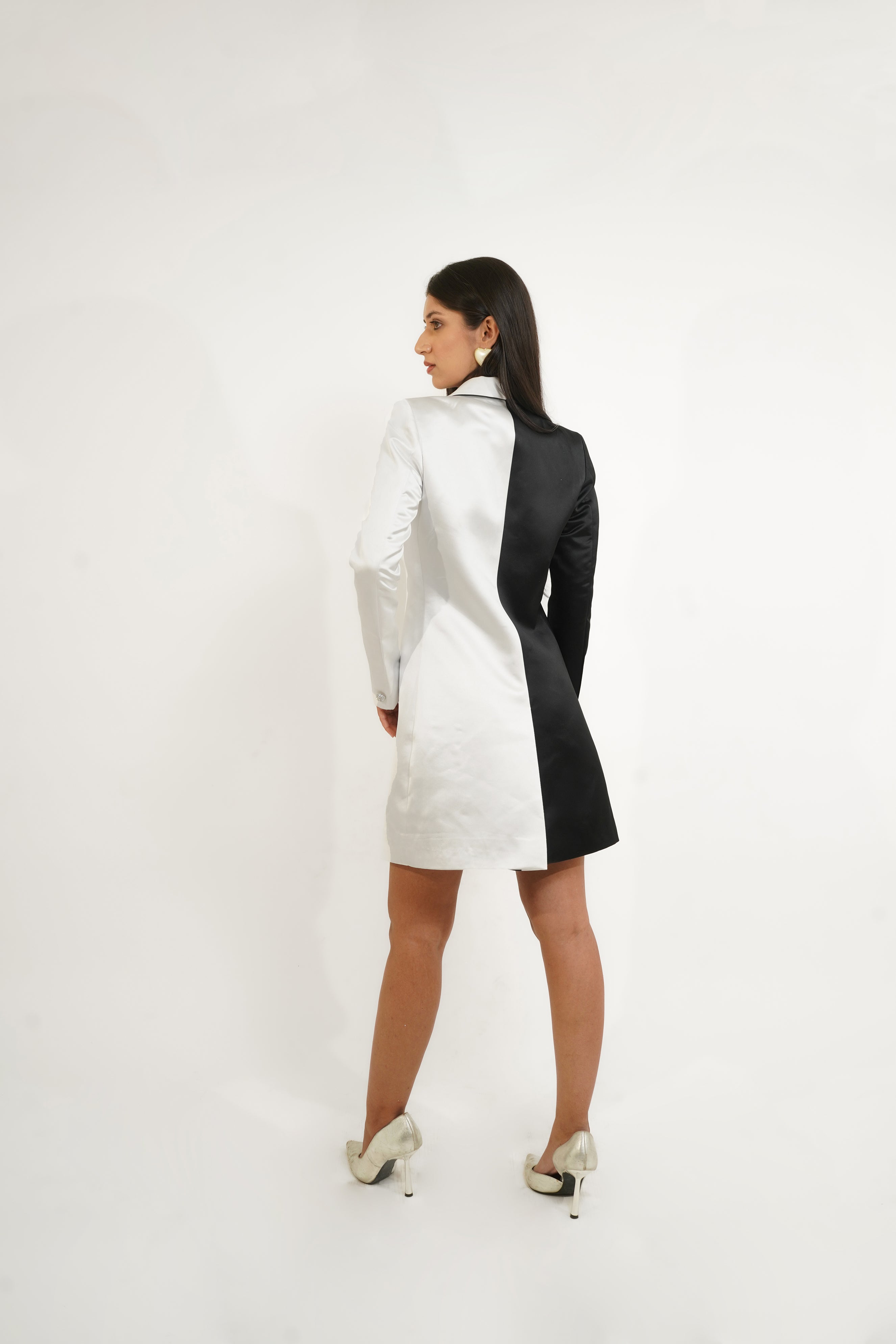 MONOCHROME BLAZER